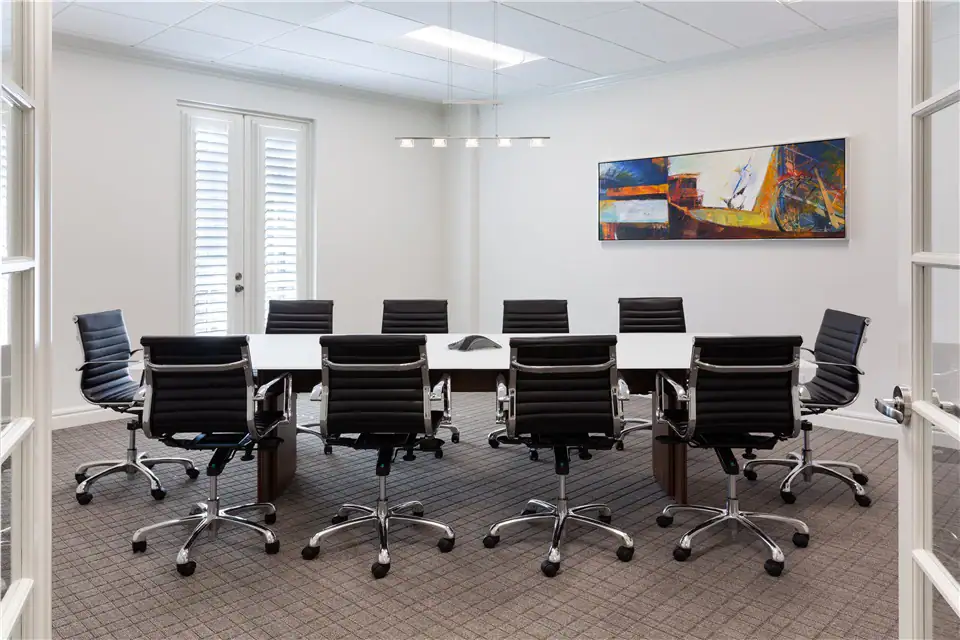 A conference room in tThe Suites at 231.